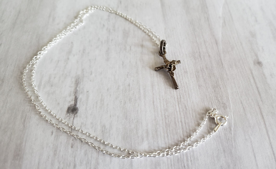 Vintage sterling silver 925 rose cross pendant and chain, Gray Barn Eclectic Finds online vintage store, cross with 18