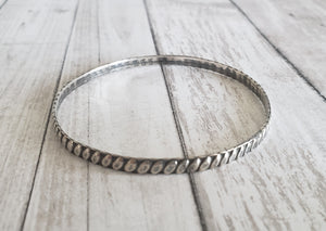 Vintage Sterling Silver 925 boho wide single bangle bracelet, Gray Barn Eclectic Finds online vintage store, flat view showing edge detail