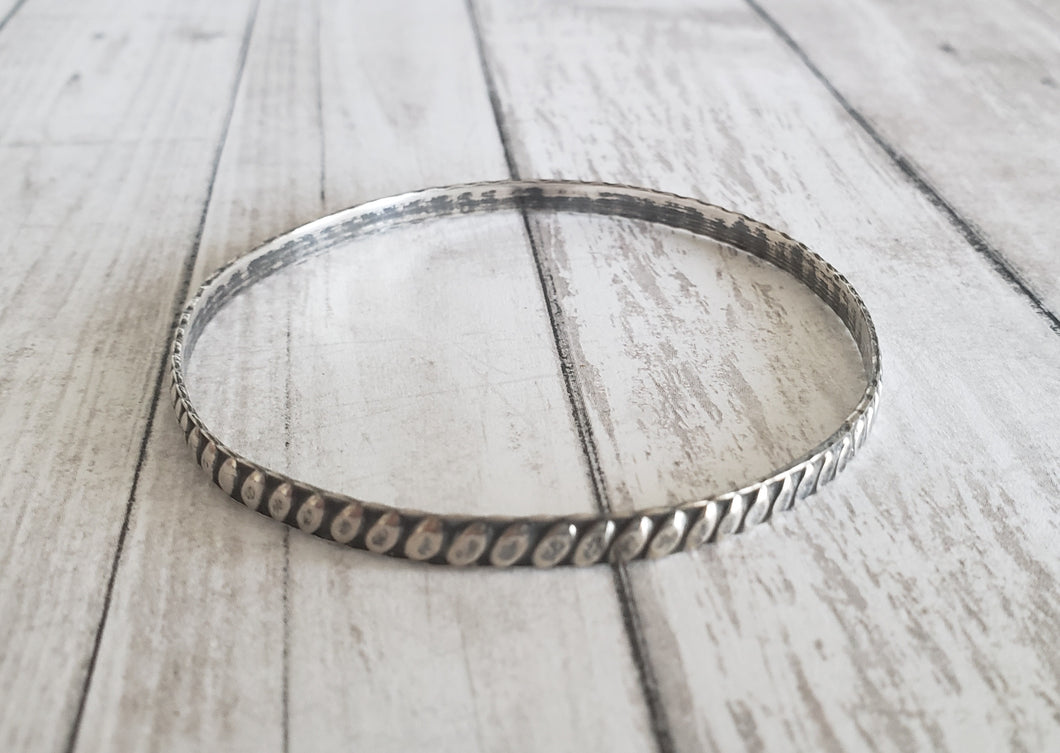 Vintage Sterling Silver 925 boho wide single bangle bracelet, Gray Barn Eclectic Finds online vintage store, flat view showing edge detail