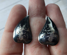 Load image into Gallery viewer, Vintage 1960s 1970s Boho Estate Sterling Silver 925 Nielloware black earrings - handmade silver, estate Siam earrings