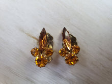 Load image into Gallery viewer, Vintage 1960s 1970s Cognac and Topaz Rhinestone Clip Back Earrings: vintage costume jewelry, vintage rhinestone earrings