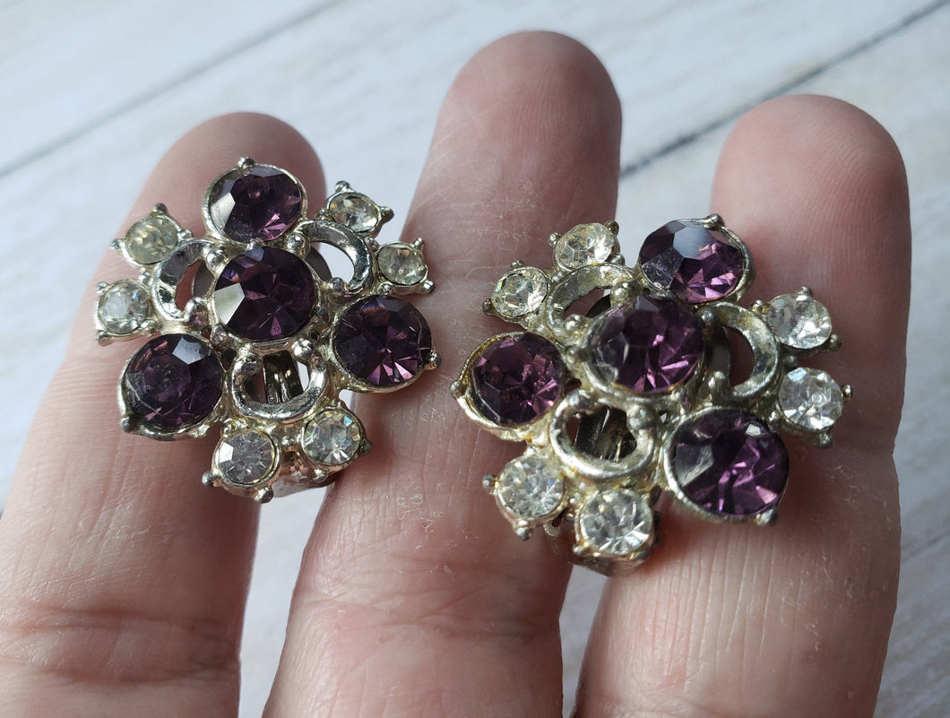 Vintage 1960s 1970s Purple Clear Rhinestone Cluster Clip Back Earrings: vintage costume jewelry, vintage rhinestone earrings