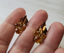 Load image into Gallery viewer, Vintage 1960s 1970s Cognac and Topaz Rhinestone Clip Back Earrings: vintage costume jewelry, vintage rhinestone earrings